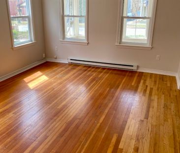 323 Saunders Street – A - Photo 2