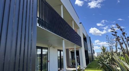 Modern Living: Brand New 2-Storey Apartment - Photo 3