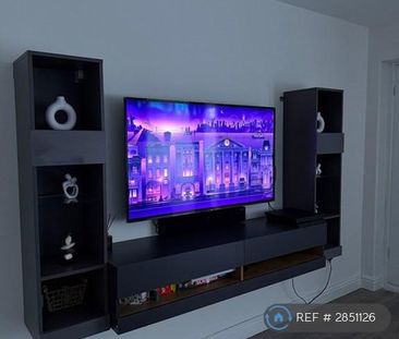 1 bedroom in a house share to rent - Photo 2