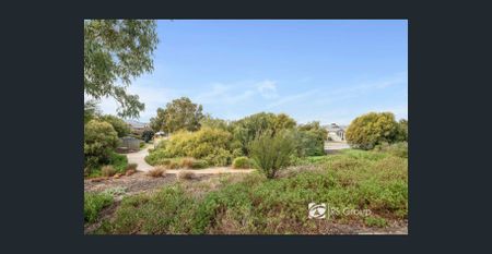 Contemporary Living with Timeless Charm in a Family-Friendly Haven - Photo 5