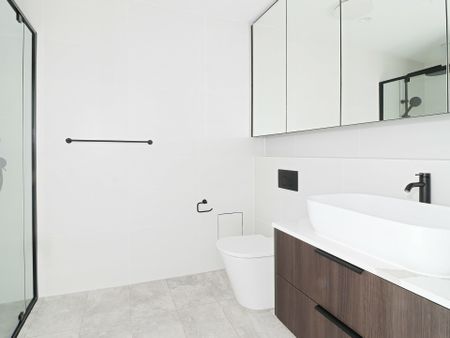 Level 6 with expansive northerly views - Photo 4