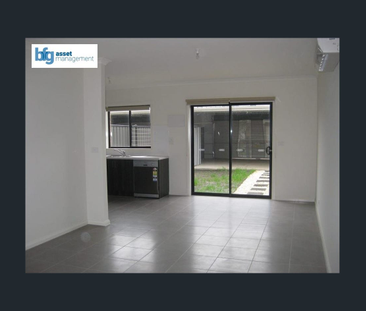 Modern & Low-Maintenance 2-Bedroom Townhouse in Prime Location - Photo 1