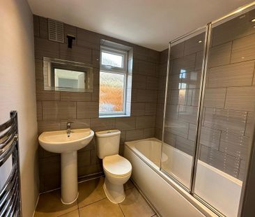 4 bedroom semi-detached bungalow to rent - Photo 6