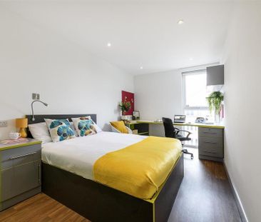 1 bedroom in a flat share to rent - Photo 1