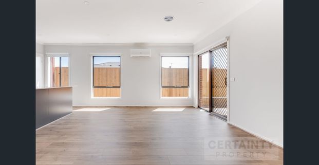 Modern 4-Bedroom Home in Tarneit – Comfort and Convenience! - Photo 1