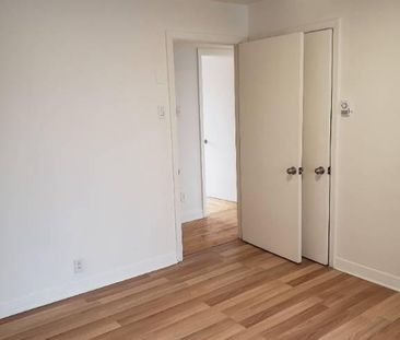 ✨ Grand 4 1/2 à louer – Centre-ville de Joliette ✨rue St-Viateur - Photo 1