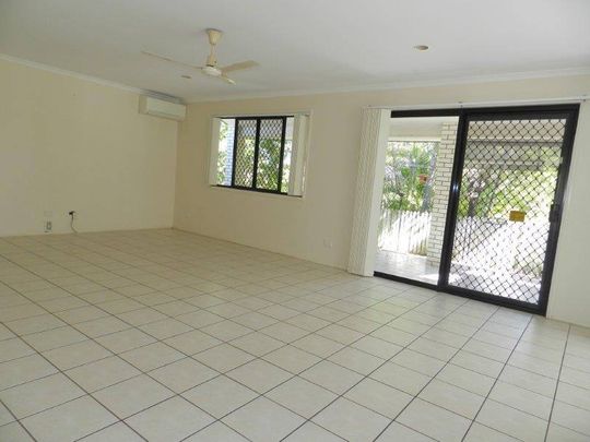 6 BEDROOM, AIR CONDITIONING; UNFURNISHED HOUSE - Photo 1