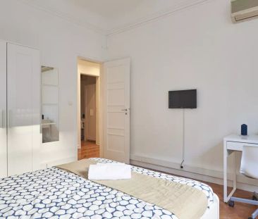 Rooms for rent in 6-bedroom apartment in Santo António - Photo 6
