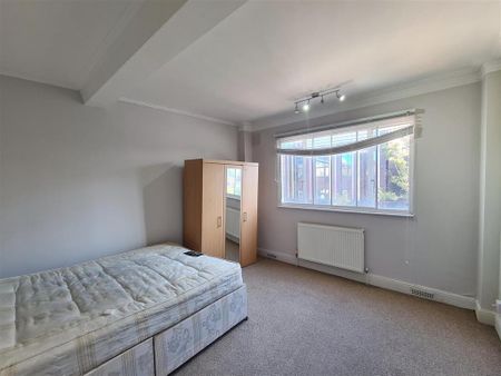 3 bedroom apartment to rent - Photo 4