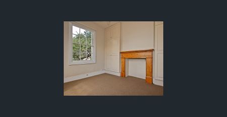 Charming & Stylish - Photo 5