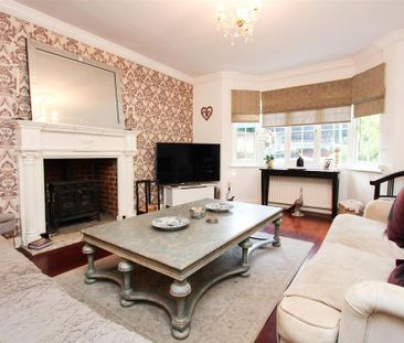 4 bedroom detached house to rent - Photo 2