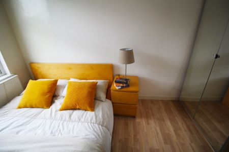 Flat 2B, 31 Kelso Road, LS2 9PR, Leeds - Photo 3