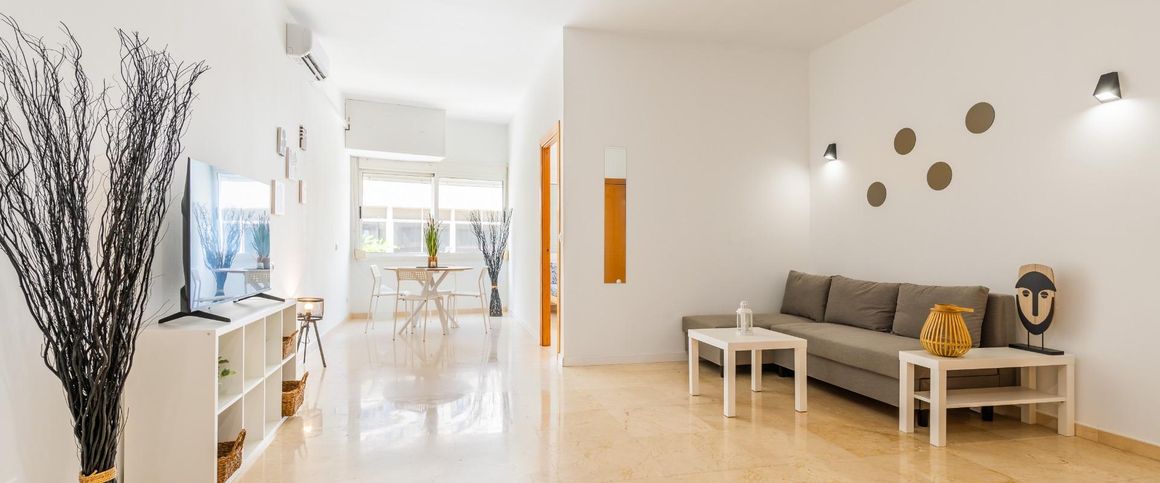 Living in the center of Torremolinos, just a stone's throw from El Bajondillo beach - Photo 1