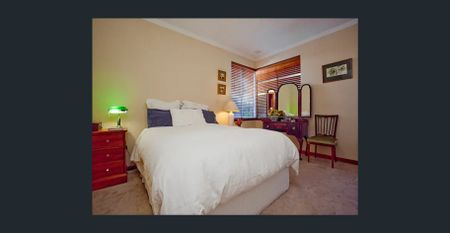 STREET FRONT Renovated Large Semi Detached Duplex Half House. Shenton College and Jolimont Primary school zones. - Photo 5