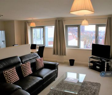 2 bedroom flat to rent - Photo 2
