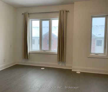 Townhouse For Lease | N8146908 - Photo 2