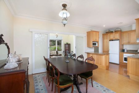 Serenity, warmth, and classic charm - Photo 2