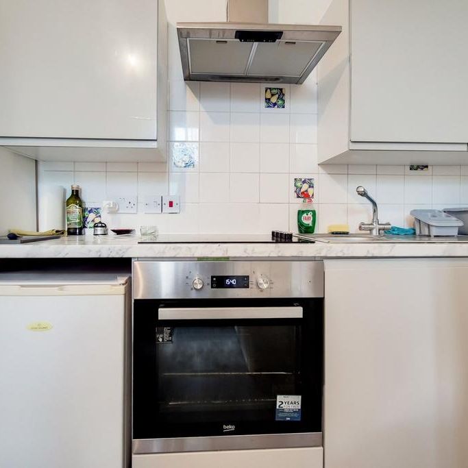 Studio to rent - Photo 1