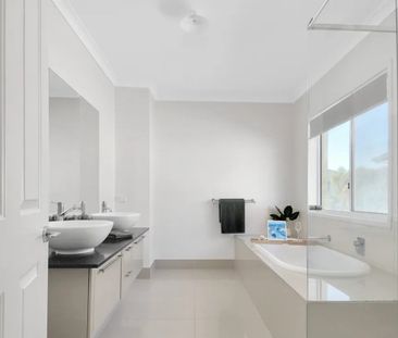Luxury Living on Waterside - Photo 4