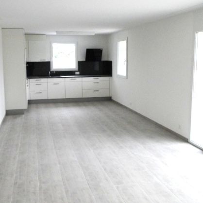 zu vermieten: 4.5 Zi-Wohnung mit eigener Waschküche und 39 m² Balkon in Gränichen - Photo 1