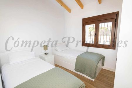 Country Property in Algarrobo-Costa, Close to the beach - Photo 2