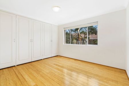Oversized 2 Bedroom Apartment - Photo 2