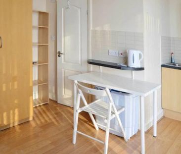 Studio to rent - Photo 2