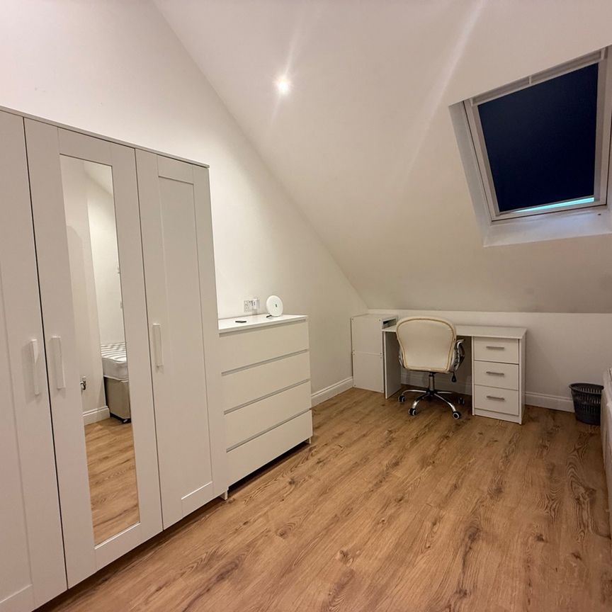 Room in a Shared House, Dunraven Avenue, LU1 - Photo 1