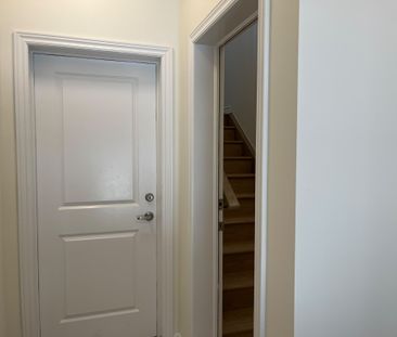 For Lease - 8 Thornbird Crescent Unit# Upper, Brampton, Ontario - Photo 4