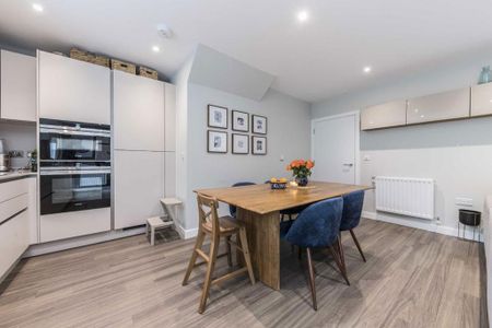 3 bedroom semi-detached house to rent - Photo 2