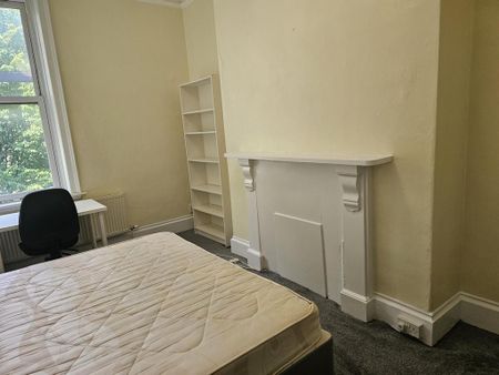 4 bedroom flat to rent - Photo 5