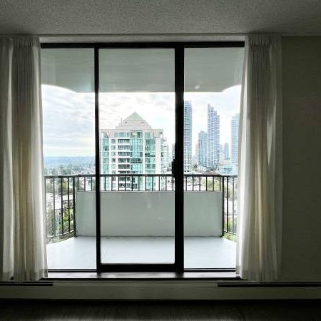 LARGE!!!!! STUDIO UNIT -CHARMING UNIT *MINUTES FROM METROTOWN - Photo 4