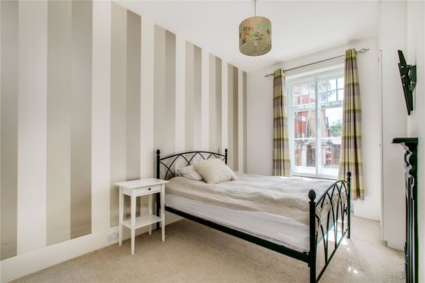 Avonmore Gardens, Hammersmith, W14, London - Photo 1