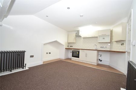 2 bed apartment to rent in Royal Crescent, Scarborough, YO11 - Photo 3
