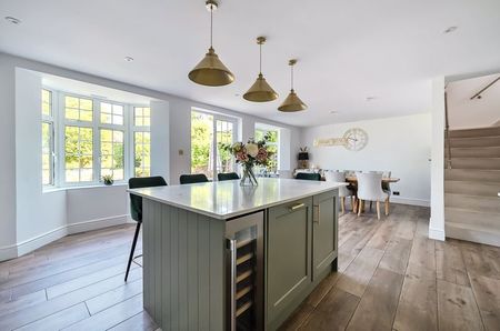 Beacon Hill Road, Hindhead, Surrey, GU26 - Photo 4