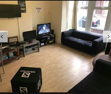 Room in a Shared House, Estcourt Avenue, LS6 - Photo 1