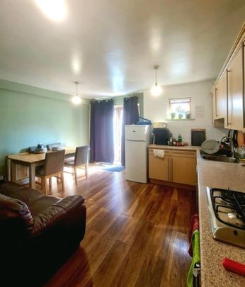 Room in a Shared House, Ashton Street, E14 - Photo 1