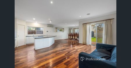 Spacious Family Home in Glen Waverley - Photo 3