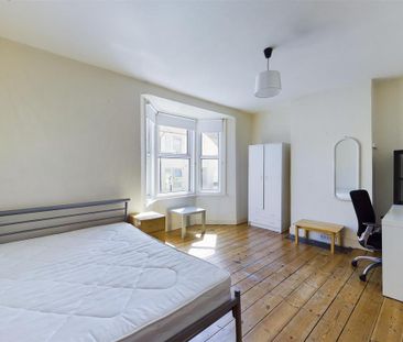 4 bedroom terraced house to rent - Photo 5