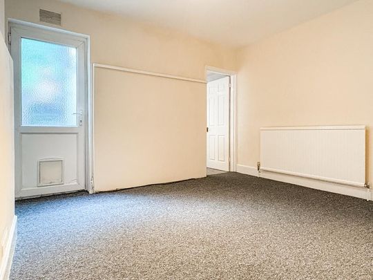 1 bedroom ground floor flat to rent - Photo 1