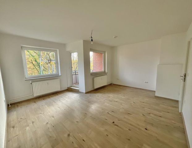 Helle 3-Zimmer-Wohnung mit neuem Bad und Balkon! - Foto 1