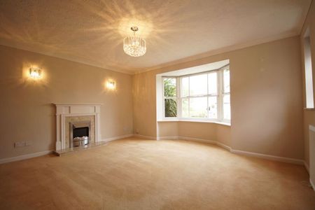 A 4 Bedroom House in Hatherley GL51 3YH - Photo 2