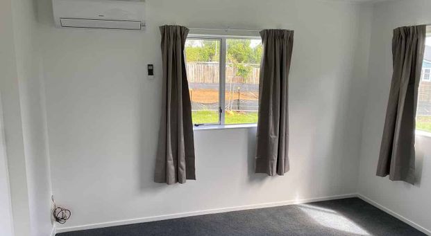 Charming 2BR Flat in Pt Chevalier! - Photo 1