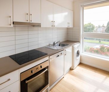 Refurbished 2 Bedroom Unit - Photo 4