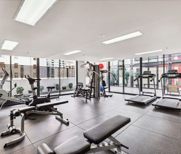 Spectacular Water Views! 2bed + Car park - Photo 5