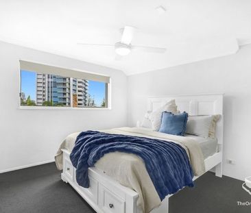 LIVE THE DREAM - 3 BEDROOMS, 2 BATHROOMS, 2 CARPARKS - FURNISHED - Photo 6