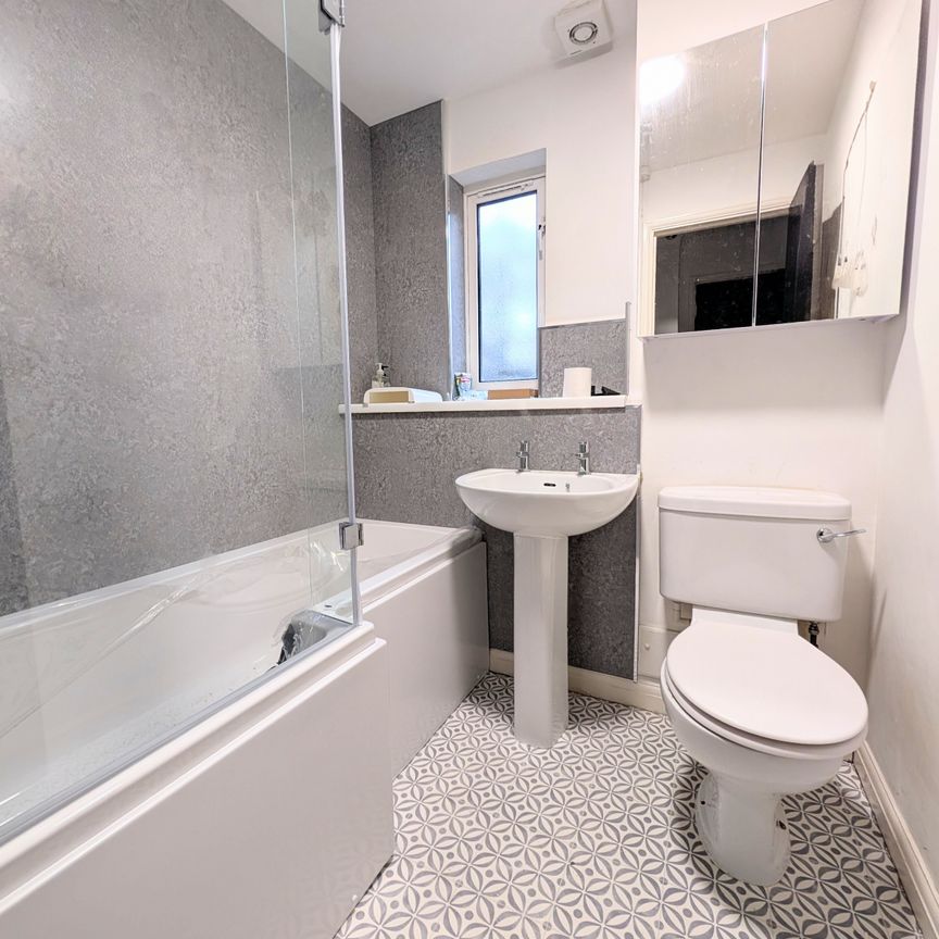 Newly Decorated 1 Bed Maisonette - Photo 1