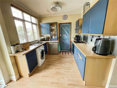 3 bedroom semi-detached house to rent - Photo 5