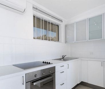 Cute one bed unit close to transport - Photo 4