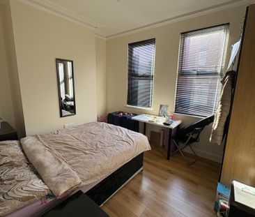 2 bedroom end of terrace house to rent - Photo 6